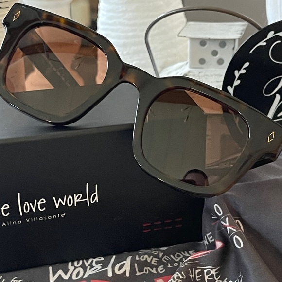 PEACE LOVE WORLD Reflective San Marino Sunglasses Black - Picture 6 of 16